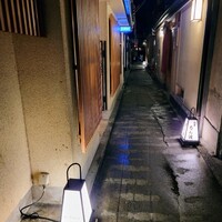 Gibier MIYAMA - 四条通から北へ、路地に素敵な店があります