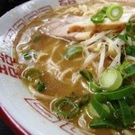 西条ラーメン - 再訪　こってりラーメンのスープはこんな感じ