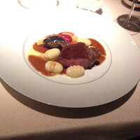 ベージュ アラン・デュカス 東京 - 