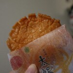 もち吉 - 料理写真:太陽の輝き・えびチリ味(九枚入り・378円)
