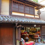 保命酒屋 - お店の構えがただものではない感じ