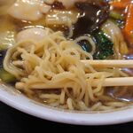 慶賓樓 - 五目そばの麺アップ