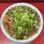 ラーメン 藤 - 特製ラーメン(ネギ多め)