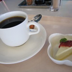 東谷山フルーツパーク　レストハウス - 日替わりランチのコーヒーとチーズケーキ☆