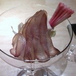 ケザコ - 鯛の黒蜜マリネ　アンディーブとシブレットのサラダ　ポン酢のムース