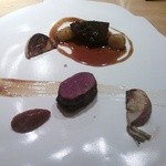 ケザコ - 京都の鹿　肩ロースは煮込みで　ロースはロティで　味噌のクーベルテュールと蕪