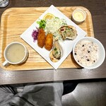 8TH SEA OYSTER Bar - 牡蠣フライと牡蠣の葱塩焼きランチ