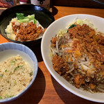 じねん - 辣醬麺と炒飯と辛めし