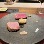 イル アオヤマ - イタリア産仔牛と蝦夷鹿、海老芋フリット、白トリュフ