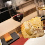 イル アオヤマ - フォカッチャに染みた白トリュフと卵