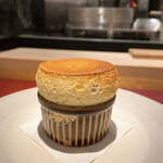 イル アオヤマ - スフレの中に白トリュフ