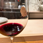 イル アオヤマ - ワイングラスに白トリュフ