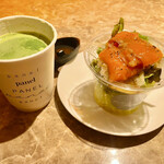 Panel Cafe - サーモンサラダと抹茶ラテS