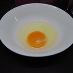 牛すじカレー 小さなカレー家 - 生玉子（50円）