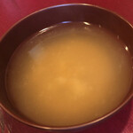Ton saiya - 味噌汁はインスタント。袋を破ってお湯を注いで下さい。