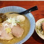 Yaki Miso Ramen Yadoya - 味玉味噌 900円、ネギトロ飯 300円