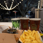 シェイクシャック 外苑いちょう並木 - 