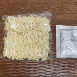 伊豆シャボテン公園 おみやげ館 - 揚げ麺・ゆず風味しょうゆ味粉末スープ入り