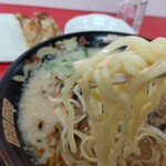 ラーメン亀仙人 - ストレート細麺