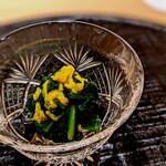 新ばし 星野 - 口直しの菊菜のお浸し。薫り高く、茹で加減、塩梅が完璧。こういう細かいところに天才を感じる♡