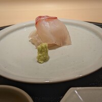 新ばし 星野 - 飴色がかった明石の鯛。噛みしめて悶絶。なぜこんなに・・・。