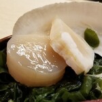 出羽鮨 - 平貝。