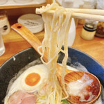 メンヤ モクモク - MOKUMOKU泡立ら〜めん(しょうゆ)、麺リフト！