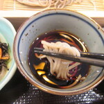 Mantenno Hidesoba - 蕎麦を啜る