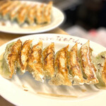 餃子のなぁたん - 料理写真:青森県産ニンニク使用の、野菜たっぷりなぁたん餃子。一人前8ケ450円