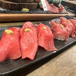 USHIHACHI - 【黒毛和牛2色肉寿司】990円　×3人前