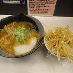 麺や 玉蔵 - 玉蔵そば一号とねぎちゃーしゅー丼（３００円）