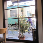 クラリタ ダ マリッティマ - 窓には江の電が見えます♪