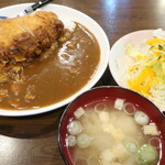 Katsu e i - かつカレー（サラダ・味噌汁・コーヒー付）※サービスランチ１１時～３時迄，メニュー表記通り