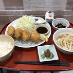 中與食堂 - カキフライ定食　1,188円(税込)＋味噌汁をうどんに変更165円（税込）