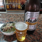 横田酒店 - 瓶ビールと豚肉と白菜の煮物