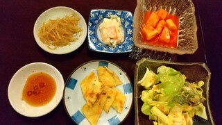 Kenta Mama No Mise - 賑やかな副菜。いずれも美味しい。