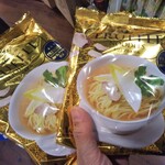 カルディコーヒーファーム - トリュフラーメン…
            カルディさんでは初めてだけど…
            トリュフオイルとか使うと香りが良くて高級な味わいになるね〜(*´艸｀*)♡
            脂ギトギトだとお腹にきちゃうので沢山食べれないけど…