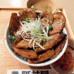 元祖豚丼屋 TONTON - ハーフ&ハーフ丼、大盛り