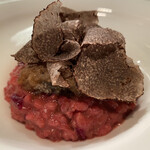 パッソ・ア・パッソ - アワビとビーツのリゾット、レンコンのソース、黒トリュフ