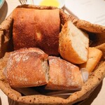 SANKARA HOTEL&SPA 屋久島 - 自家製フォカッチャとバゲット