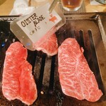 肉の変態集団 疾風ホルモン - お安く美味しいのがミスジ
      ステーキにしたいけど、3本の筋ががありランクの下がったお肉ですが、お味は最高です♬
