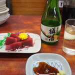 越智 - 料理写真:マグロ造り ＆ 菊正宗 樽酒