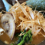 一品堂 - B : 辛味ねぎにロールチャーシュー1枚(通常)