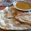 Indhianresutorandarubaru - 今日の日替りカレー えびセット 850円、ナンとライスおかわり自由、ソフトドリンク付き(ラッシー、アイスティー、アイスコーヒー、ホットコーヒー、チャイ)