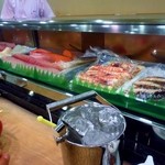Fuugetsu Sushi - 美味そうなネタが並びます