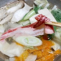 和食 いぶり別邸 有楽町店 - 黒豚をしゃぶしゃぶしているところ