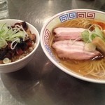 煮干塩ラーメン７００円＋焼豚めし２５０円