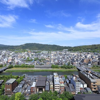 A luxurious space with a panoramic view of the 36 peaks of Higashiyama