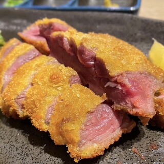 名物「ラムカツ」をはじめ、ラム肉を使った料理の数々をお届け