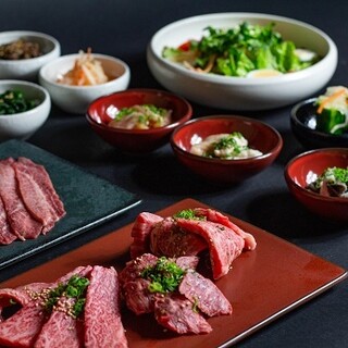 Miyazaki Ozaki beef and Kyoto Hirai beef! An array of high-quality meat that lives up to the name of a long-established restaurant